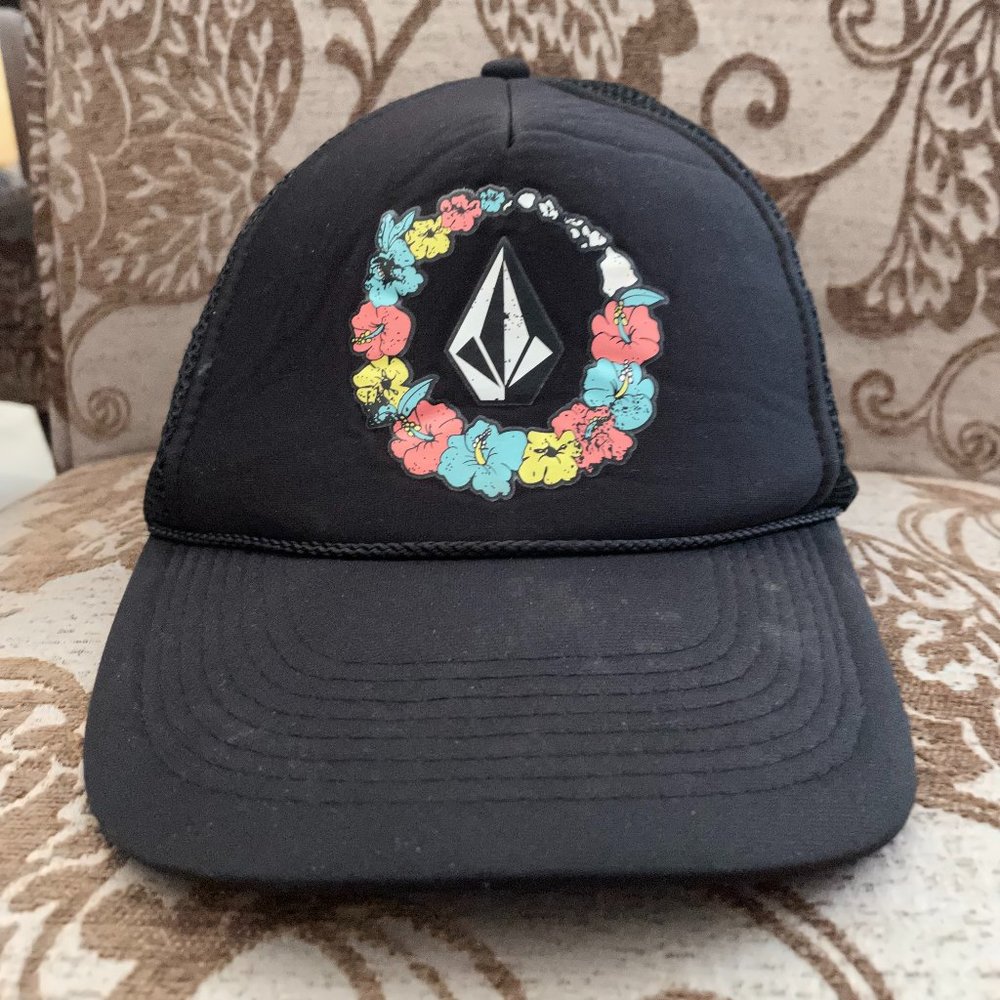 VTG Volcom Otto Hawaii Black Trucker Mesh Hat Cap Hawaiian Flowers Hibiscus Lei